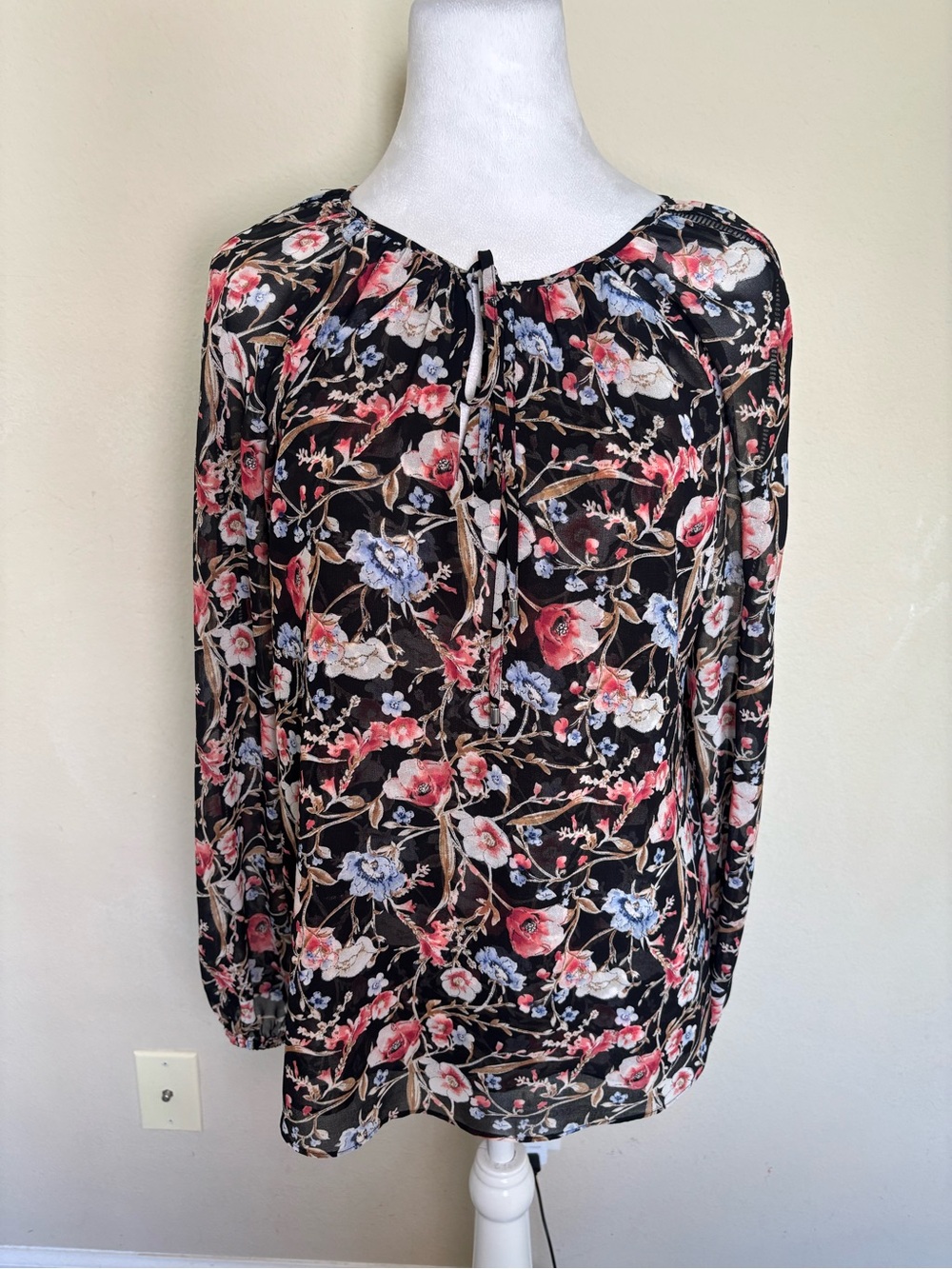 White House Black Market Begonia Empire Flower Print Tie-Neck Blouse Size 8